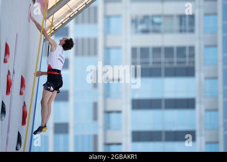 Tokyo, Japon. 03ème août 2021. Le grimpeur tchèque Adam Ondra assiste à une qualification de bloc lors des Jeux Olympiques d'été de Tokyo 2020, le 3 août 2021, à Tokyo, au Japon. Crédit : Ondrej Deml/CTK photo/Alay Live News Banque D'Images