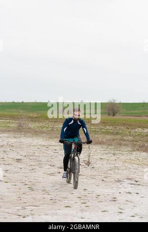 Randonnées en vélo tout terrain dans la nature