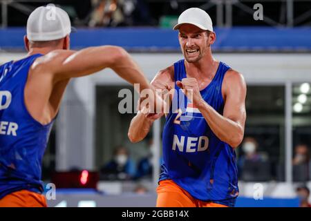 TOKYO, JAPON - 1er AOÛT : Alexander Brouwer, des pays-Bas, et Robert Meeuwsen, des pays-Bas, participant au Round 16 masculin lors des Jeux Olympiques de Tokyo 2020 au Parc Shiokaze, le 1er août 2021 à Tokyo, Japon (photo de PIM Waslander/Orange Pictures) NOCNSF Banque D'Images