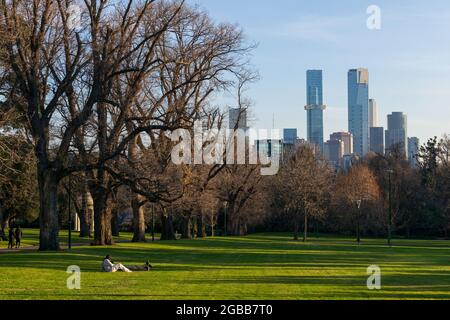 Vue sur Melbourne depuis les jardins Fitzroy Banque D'Images