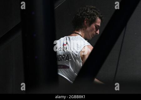 Tokyo, Japon. 03ème août 2021. Le grimpeur tchèque Adam Ondra assiste à une qualification de bloc lors des Jeux Olympiques d'été de Tokyo 2020, le 3 août 2021, à Tokyo, au Japon. Crédit : Ondrej Deml/CTK photo/Alay Live News Banque D'Images