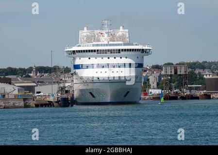 Plymouth, Devon, Angleterre, Royaume-Uni. 2021. Un ferry de Roro sur son quai à Millbay Docks, Plymouth, Royaume-Uni. Banque D'Images