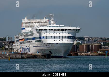 Plymouth, Devon, Angleterre, Royaume-Uni. 2021. Un ferry de Roro sur son quai à Millbay Docks, Plymouth, Royaume-Uni. Banque D'Images