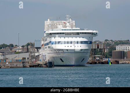 Plymouth, Devon, Angleterre, Royaume-Uni. 2021. Un ferry de Roro sur son quai à Millbay Docks, Plymouth, Royaume-Uni. Banque D'Images