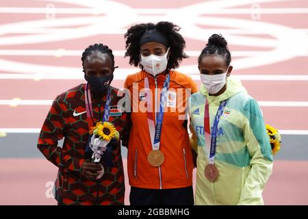 OBIRI Hellen (KEN) 2e Médaille d'argent, HASSAN Sifan (NED) lauréat Médaille d'or, TSEGAY Gudaf (ETH) 3e Médaille de bronze lors des Jeux Olympiques Tokyo 2020, cérémonie de la Médaille Athletics Women's 5000m le 3 août 2021 au stade olympique de Tokyo, Japon - photo Yuya Nagase / photo Kishimoto / DPPI Banque D'Images