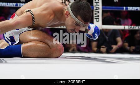 Bangkok Thaïlande novembre 11 2018. Des joueurs de boxe thaïlandais et étrangers non identifiés en compétition combattent Muay Thai Super champ à Muay Thai Street Bangkok Banque D'Images