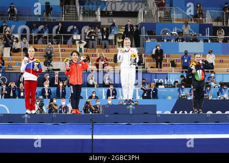 MELNIKOVA Angelina (ROC) Médaille de bronze, Mai MURAKAMI (JPN) Médaille de bronze, CAREY Jade (Etats-Unis) Médaille d'or, FERRARI Vanessa (ITA) Médaille d'argent pendant les Jeux Olympiques Tokyo 2020, finale de l'appareil de gymnastique artistique féminin le 2 août 2021 au Centre de gymnastique Ariake à Tokyo, Japon - photo Kanami Yoshimura / photo Kishimoto / DPPI Banque D'Images