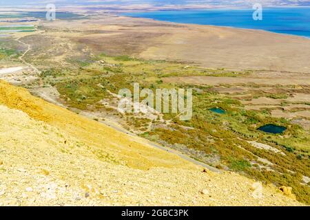 Vue sur la partie nord de la mer Morte et la réserve naturelle d'Einot Tzukim (Ein Feshkha), sud d'Israël Banque D'Images