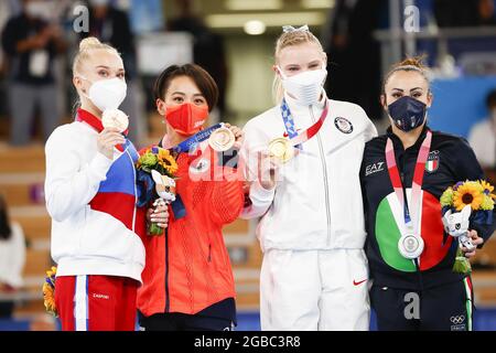 MELNIKOVA Angelina (ROC) Médaille de bronze, Mai MURAKAMI (JPN) Médaille de bronze, CAREY Jade (Etats-Unis) Médaille d'or, FERRARI Vanessa (ITA) Médaille d'argent pendant les Jeux Olympiques Tokyo 2020, finale de l'appareil de gymnastique artistique féminin le 2 août 2021 au Centre de gymnastique Ariake à Tokyo, Japon - photo Kanami Yoshimura / photo Kishimoto / DPPI Banque D'Images