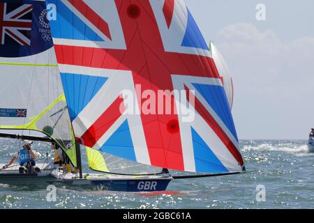 Kanagawa, Japon. 3 août 2021. Team GBR FLETCHER Dylan et BITHELL Stuart (GBR) voile : Homme Skiff - 49er - Médaille de la course pendant les Jeux Olympiques de Tokyo 2020 au port de plaisance d'Enoshima à Kanagawa, Japon . Credit: Kaoru Soehata/AFLO/Alay Live News Banque D'Images