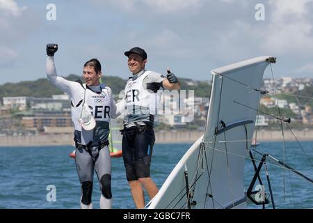 Kanagawa, Japon. 3 août 2021. Équipe Allemagne HEIL Erik et PLOESSEL Thomas (GER) voile : Homme Skiff - 49er - Médaille de la course pendant les Jeux Olympiques de Tokyo 2020 au port de plaisance d'Enoshima à Kanagawa, Japon . Credit: Kaoru Soehata/AFLO/Alay Live News Banque D'Images