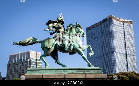 Statue de Kusunoki Masashige, célèbre guerrier samouraï du XIVe siècle au Japon. Banque D'Images