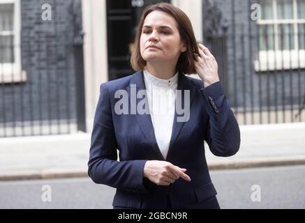 Londres, Royaume-Uni. 3 août 2021. Le leader de l'opposition au Bélarus, le Sviatlana Tsikhanouskaya, a exhorté le Royaume-Uni et l'Occident à imposer davantage de sanctions au président Loukachenko. Elle veut que Loukachenko restaure la démocratie. Un exemple en est l'athlète bélarussienne Krystsina Tsimanouskaya qui a cherché refuge aux Jeux olympiques au Japon après qu'elle ait déclaré que les responsables biélorusses ont essayé de faire de son bord un vol de retour contre sa volonté. Sviatlana Tsikhanouskaya visite Boris Johnson à Downing Street. Crédit : Mark Thomas/Alay Live News Banque D'Images