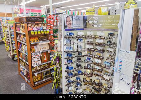 Miami Beach Florida,CVS pharmacie vente de pharmacie, lunettes de lecture, Banque D'Images