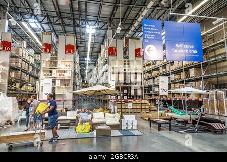 Miami Florida, Ikea intérieur, meubles maison accessoires magasin d'affaires entrepôt étagères libre-service Banque D'Images