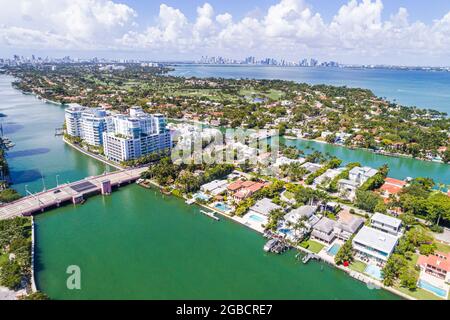 Miami Beach Florida,la Gorce Island Allison Island,Biscayne Bay Waterfront homes résidences,Indian Creek Water 63rd Street,City Skyline surhea aérien Banque D'Images