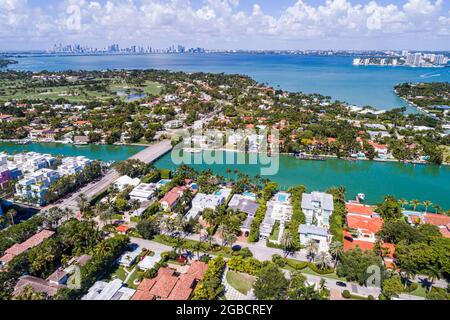 Miami Beach Florida,la Gorce Island Allison Island,Biscayne Bay Waterfront maisons résidences,Indian Creek 63rd Street City Skyline aérien Banque D'Images