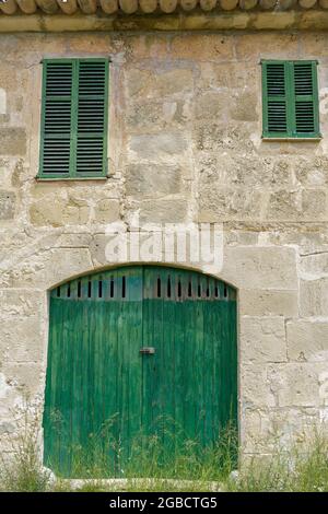 Façade d'une maison vieille d'un siècle, typique de Majorque Banque D'Images