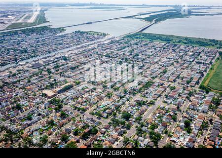 New York City, NY NYC Queens, John F. Kennedy International Airport JFK, approche aérienne au-dessus de la vue approchant de Jamaica Bay Howard Beach, Banque D'Images