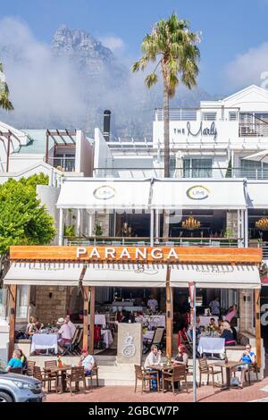 Cape Town Afrique du Sud, camps Bay Victoria Road Table Mountain National Park, Paranga restaurant al fresco tables de trottoir repas brouillard, Banque D'Images