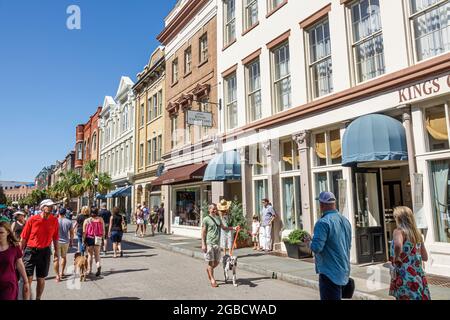 Charleston Caroline du Sud, 2ème dimanche sur King Street, shopping restaurants piétons piétons seulement quartier d'affaires entreprises, famille voisins, Banque D'Images