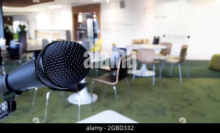 Microphone gros plan dans la salle de conférence Banque D'Images