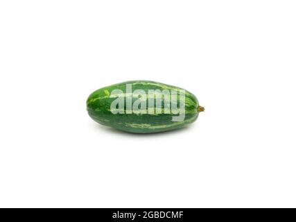 Légume vert pointée sur fond blanc isolé Banque D'Images