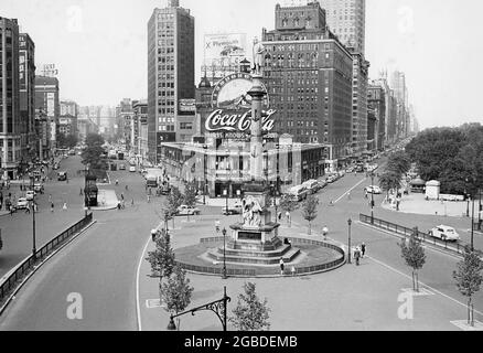 Columbus Circle vers le nord, Broadway sur la gauche, Central Park West sur la droite, New York City, New York, Etats-Unis, Angelo Rizzuto, Août 1952 Banque D'Images