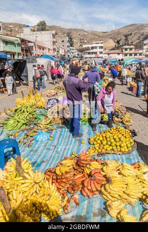 ZUMBAHUA, ÉQUATEUR - 4 JUILLET 2015 : vue d'un marché traditionnel du samedi dans un village isolé de Zumbahua Banque D'Images