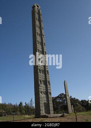 Portrait paysage de la stèle du roi Ezana dans la ville antique d'Aksum, en Éthiopie. Banque D'Images