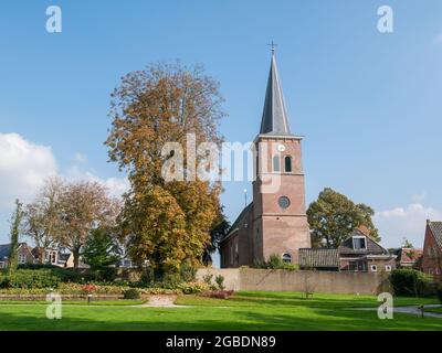 Église réformée de Terptsjerke dans le village d'Akkrum, Frise, pays-Bas Banque D'Images