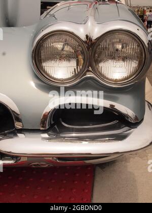 Détails d'une voiture classique vus lors d'un récent salon automobile du New Jersey. Les détails sont les ornements de capot, les grils et l'intérieur des vieilles voitures uniques exposés. Voiture historique Banque D'Images
