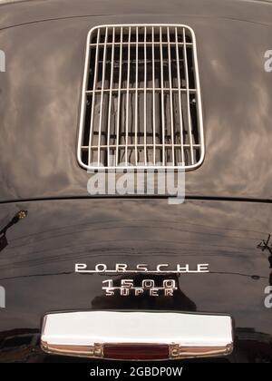 Détails d'une voiture classique vus lors d'un récent salon automobile du New Jersey. Les détails sont les ornements de capot, les grils et l'intérieur des vieilles voitures uniques exposés. Voiture historique Banque D'Images