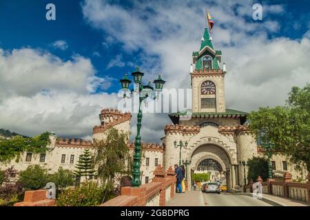 LOJA, EQUATEUR - 15 JUIN 2015 : porte de la Puerta de la Ciudad à Loja, Equateur Banque D'Images