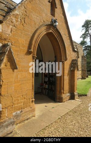 Porte d'entrée de l'église Diana Spencer princesse de Galles Église enterrée dans la crypte avec le père Banque D'Images