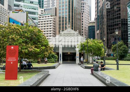 Singapour - 28 janvier 2019 : Raffles place, station de métro et au cœur du quartier financier de Singapour, espace commercial au sud de Singapour Banque D'Images