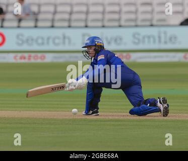 3 août 2021. Londres, Royaume-Uni. Tammy Beaumont se battant alors que l’esprit de Londres s’en prend aux super-chargeurs du Nord lors de la compétition de cricket de cent hommes chez Lords. Le cent est un tout nouveau format de cricket introduit par la BCE. David Rowe/ Alamy Live News. Banque D'Images