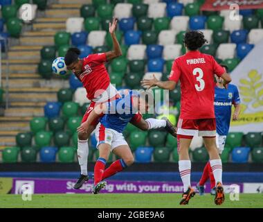 Windsor Park, Belfast, Irlande du Nord, Royaume-Uni. 03 août 2021. UEFA Europa Conference League, troisième cycle de qualification (première étape) – Linfield contre CS Fola Esch. Action du match de ce soir au parc Windsor (Linfield en bleu). Crédit : CAZIMB/Alamy Live News. Banque D'Images