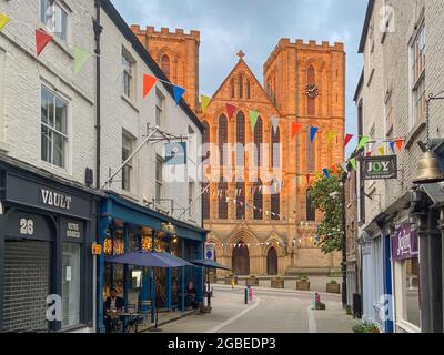 Ripon Cathedral de Kirkgate au crépuscule, Ripon, North Yorkshire, Angleterre, Royaume-Uni Banque D'Images