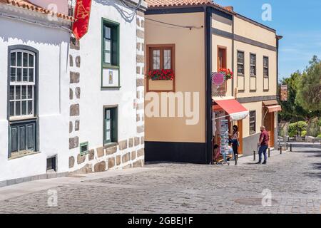 Petit village dans la partie sud-centrale de l'île, visité par les touristes appréciant les boutiques de souvenirs locaux et l'atmosphère traditionnelle, Vilaflor Banque D'Images