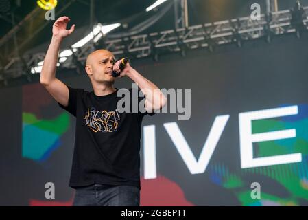 Sean Conlon du groupe Five, stylisé 5ive, se présentant au festival de musique Fantasia à Maldon, Essex, Royaume-Uni. Premier concert après la pandémie de COVID 19 Banque D'Images