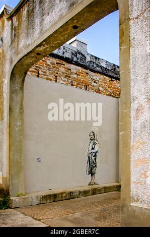 L'art de la rue avec le Big Lebowski est peint sur le mur d'un bâtiment abandonné sur la rue St. Louis, le 1er août 2021, à Mobile, Alabama. Banque D'Images