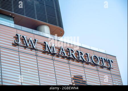 Edmonton (Alberta) - 30 juillet 2021 : panneau pour le nouvel hôtel JW Marriott du quartier des glaces d'edmonton. Banque D'Images