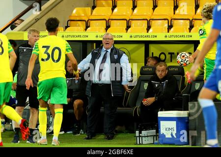 3 août 2021 ; Carrow Road, Norwich, Royaume-Uni. Football amical avant la saison, Norwich City contre Gillingham ; Directeur de Gillingham Steve Evans Banque D'Images