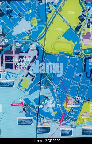 Angleterre, Hampshire, Portsmouth, carte du Vieux Portsmouth et Gun Wharf Quay Banque D'Images