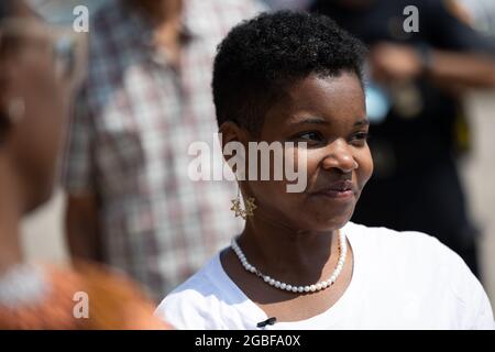 Cleveland, États-Unis. 31 juillet 2021. Les gens assistent à un rassemblement Get Out the vote au Agora Theatre de Cleveland, Ohio, le 31 juillet 2021. Turner se présente sur une plate-forme de création de nouvelles opportunités d'emploi, de défense des droits du travail, d'augmentation du salaire minimum et de Medicare for All.mardi, les électeurs de l'Ohio détermineront le vainqueur de la 11e course du Congressional District. (Photo de Matt Shiffler/Sipa USA) crédit: SIPA USA/Alay Live News Banque D'Images