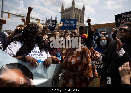 Cleveland, États-Unis. 31 juillet 2021. Les gens assistent à un rassemblement Get Out the vote au Agora Theatre de Cleveland, Ohio, le 31 juillet 2021. Turner se présente sur une plate-forme de création de nouvelles opportunités d'emploi, de défense des droits du travail, d'augmentation du salaire minimum et de Medicare for All.mardi, les électeurs de l'Ohio détermineront le vainqueur de la 11e course du Congressional District. (Photo de Matt Shiffler/Sipa USA) crédit: SIPA USA/Alay Live News Banque D'Images