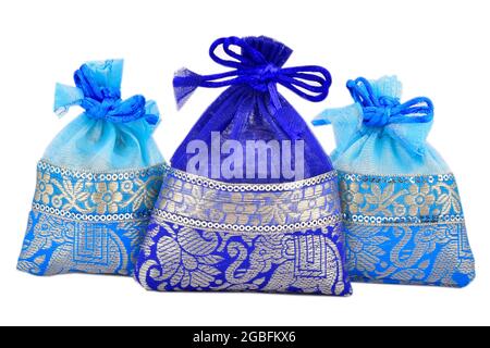 Sac de poche indien fabriqué à la main isolé sur fond blanc avec passe-circuit, sac traditionnel coréen Banque D'Images