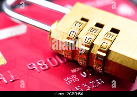Concept de sécurité des données de la carte de crédit / cryptage des données sur la carte de crédit , macro Banque D'Images
