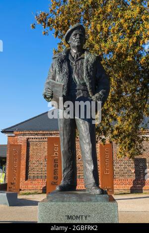 Angleterre, Hampshire, Portsmouth, Southsea, le D-Day Story Museum, Statue du maréchal britannique, Vicomte Bernard Montgomery Banque D'Images